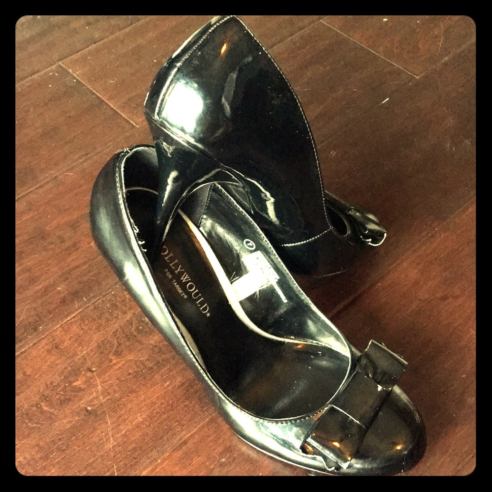 HOLLYWOULD Black Patent Leather Pumps Size 7M 👠👠